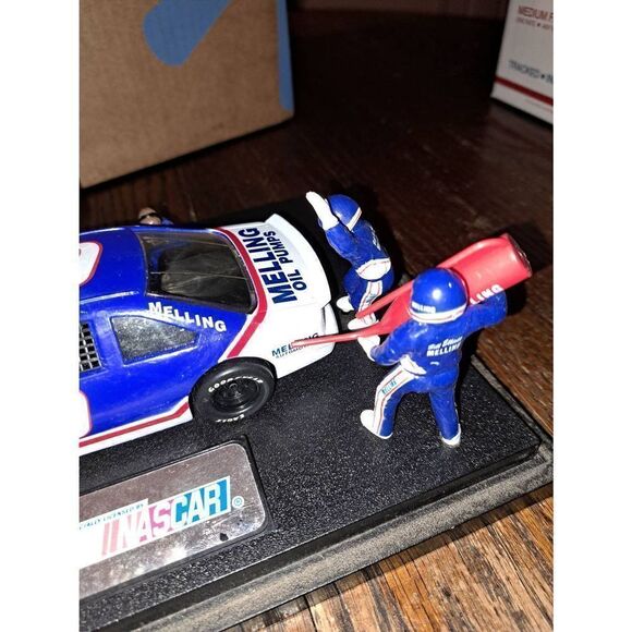 Vintage 1992 Racing Champions Bill Elliott #9 Melling 1:24 Car and Pit Crew - Picture 4 of 11